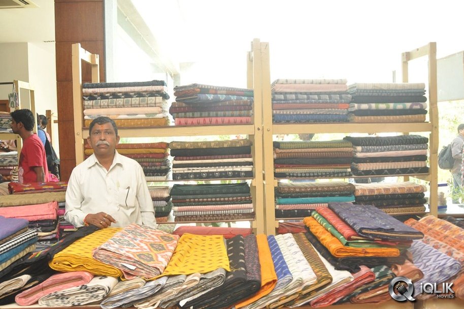 Bhargavi-Launches-Pochampally-Ikat-art-Mela